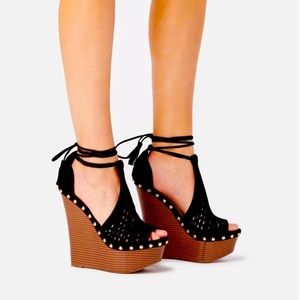 NWOT Platform black lace up heels